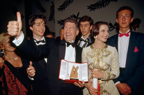 David Lynch with Isabella Rossellini at Cannes (Photo: Eric Robert/Sygma/Sygma via Getty)
